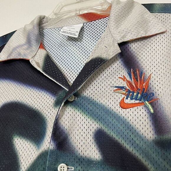 NIKE MEN RESORT HAWAIIAN BUTTON FRONT SHORT SLEEVE SHIRT SIZE SMALL - Picture 4 of 7